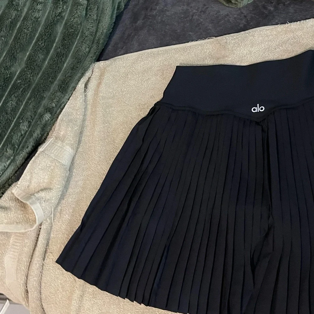 ALO Yoga Black A-Line Pleated Skirt